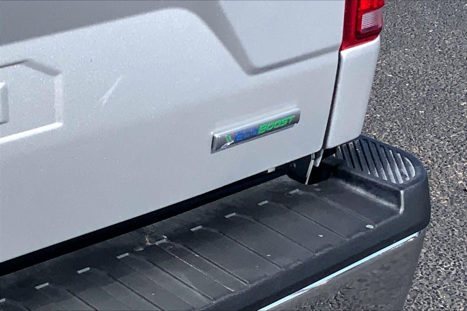 Used 2019 Ingot Silver Ford LARIAT image 10