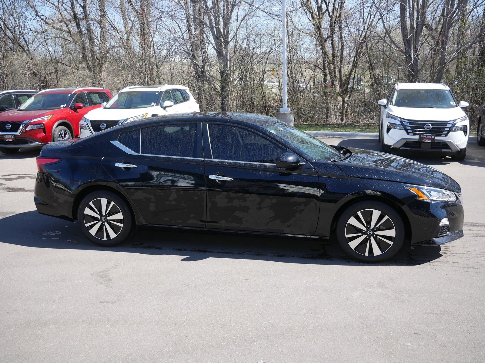 Used 2022 Nissan Altima SV with VIN 1N4BL4DV6NN402067 for sale in Maplewood, Minnesota