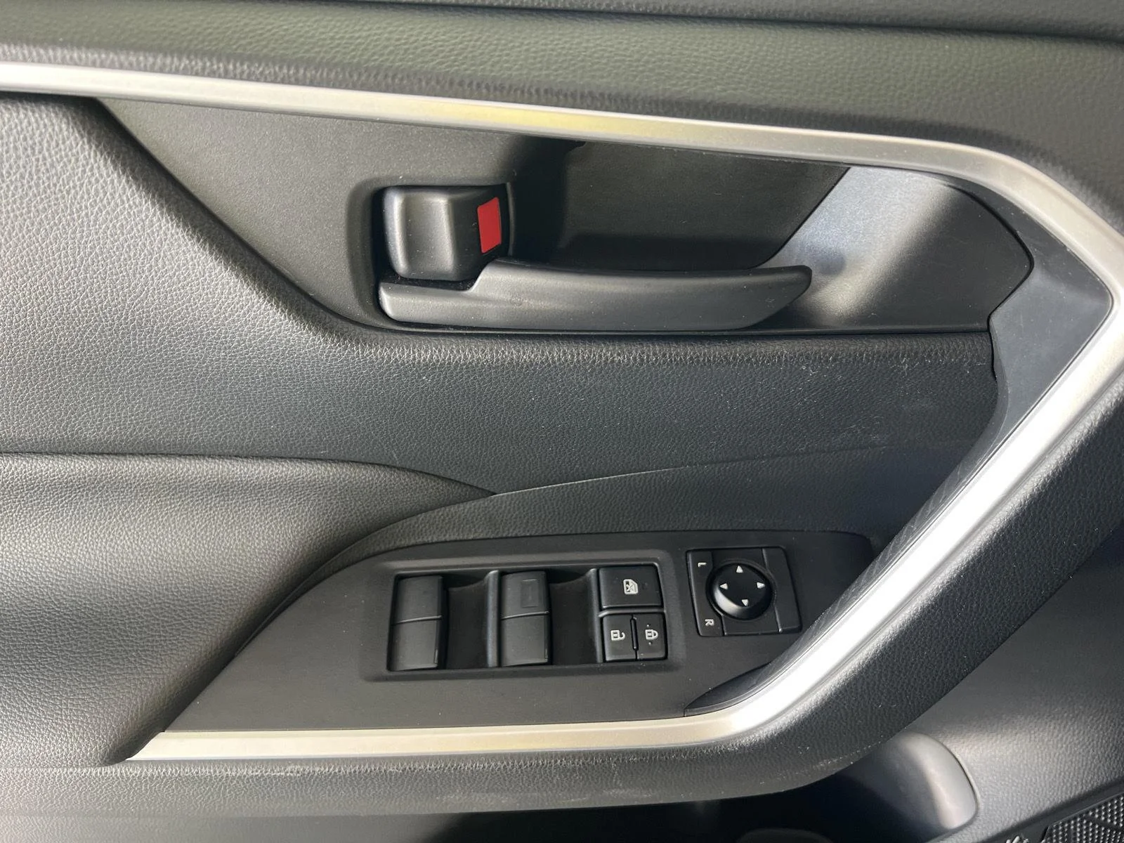 Used 2019 Magnetic Gray Metallic Toyota LE image 13