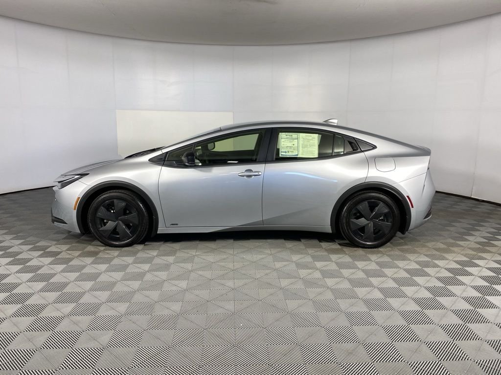 2023 Toyota Prius LE - Photo 7