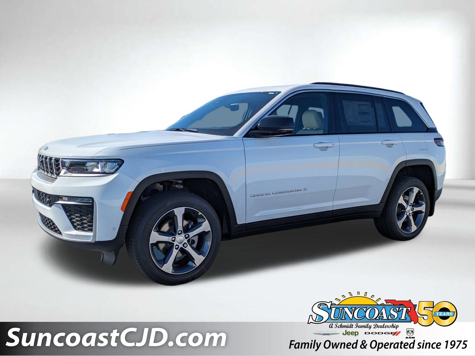 New 2026 Bright White Clear-Coat Exterior Paint Jeep Limited image 1