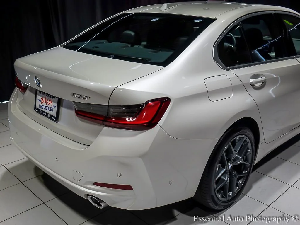 2025 BMW 3 Series 330i - Photo 11