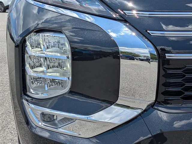 2025 Mitsubishi Outlander SE - Photo 10
