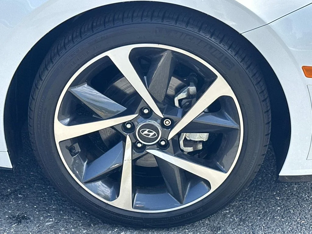 Used 2021 Gray Hyundai SEL Plus image 11