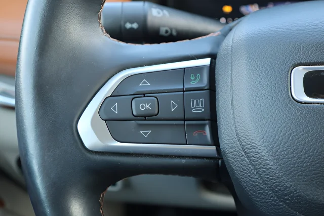 Used 2022 Laser Blue Pearlcoat Jeep Limited image 13