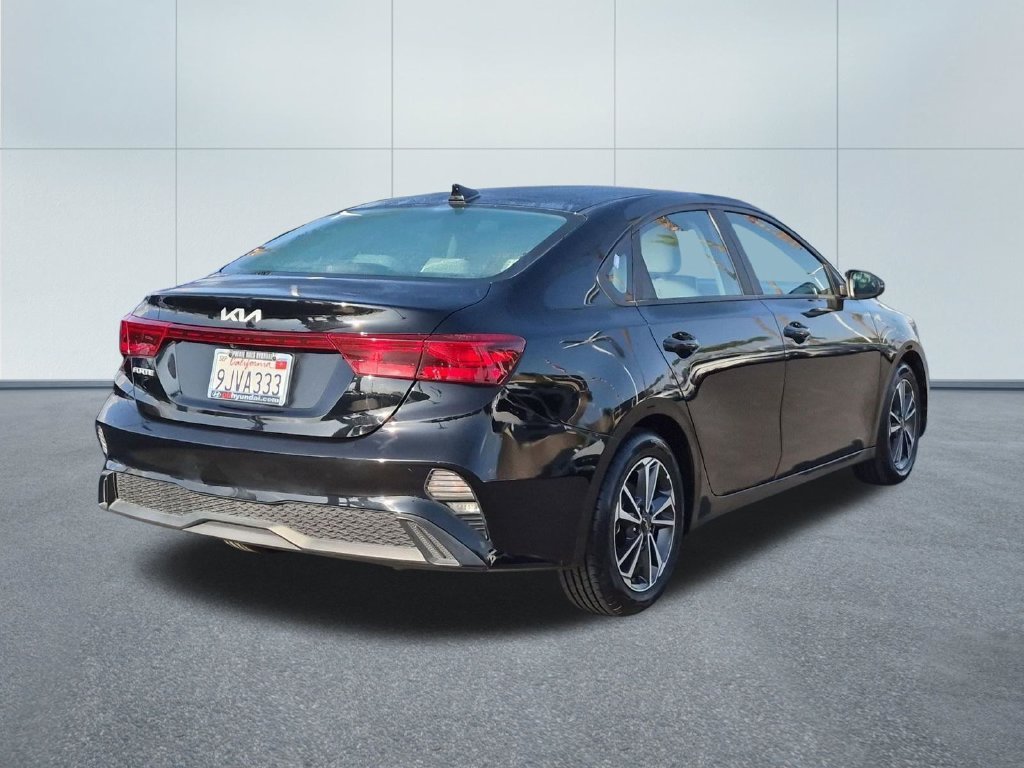 2023 Kia Forte LXS - Photo 6