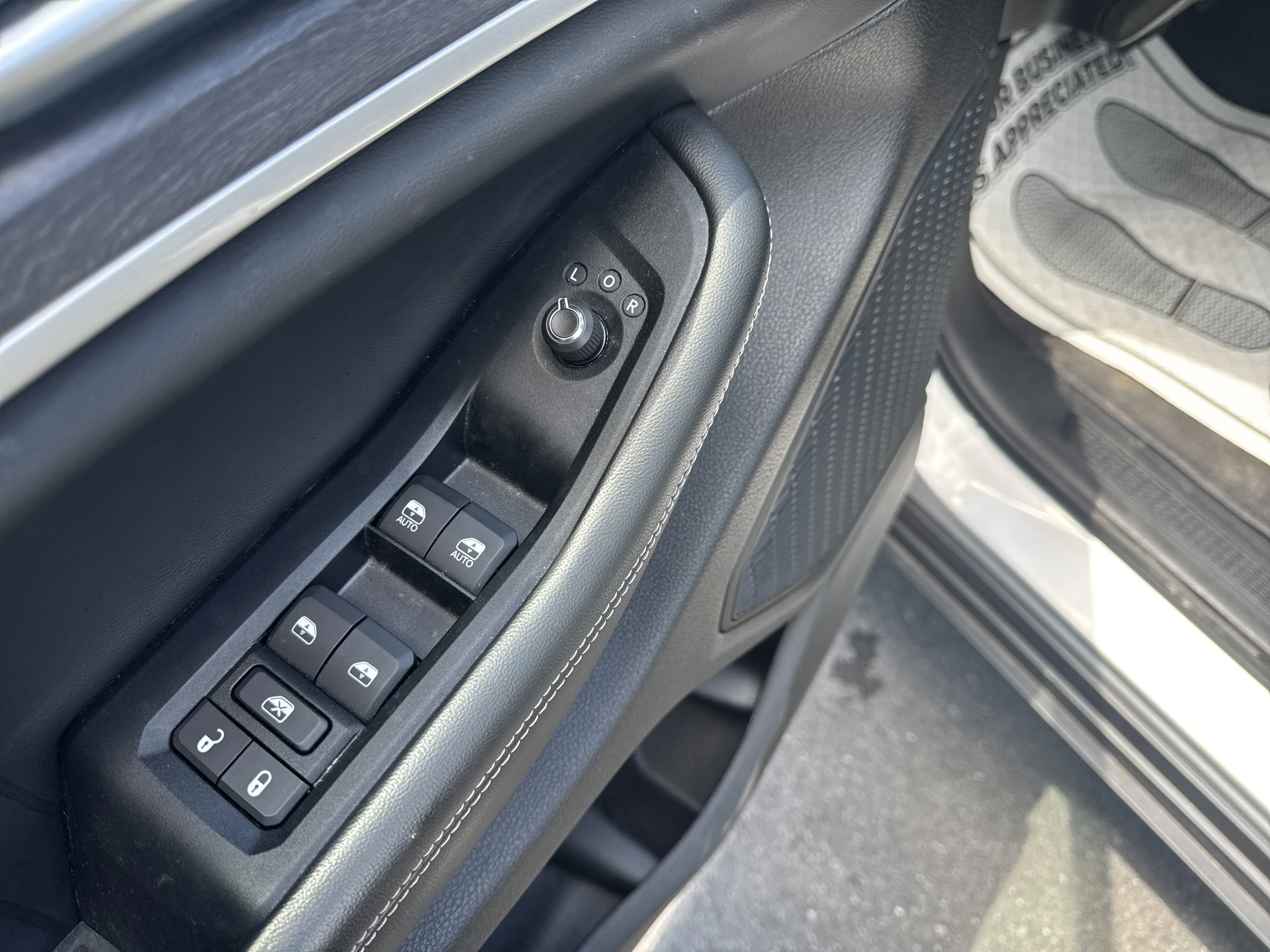 Used 2023 Silver Zynith Jeep Limited image 18