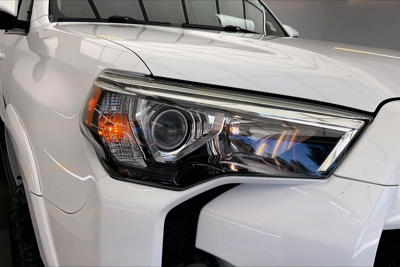 Used 2018 Super White Toyota SR5 image 29