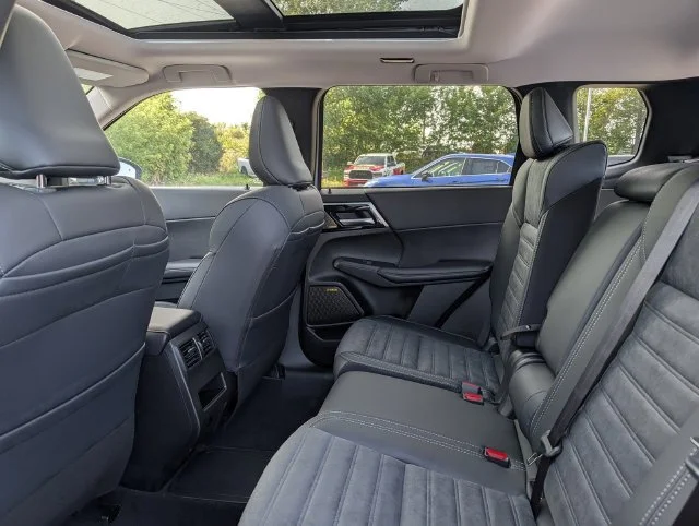 New 2026 Moonstone Gray Metallic Mitsubishi SE S-AWC image 5