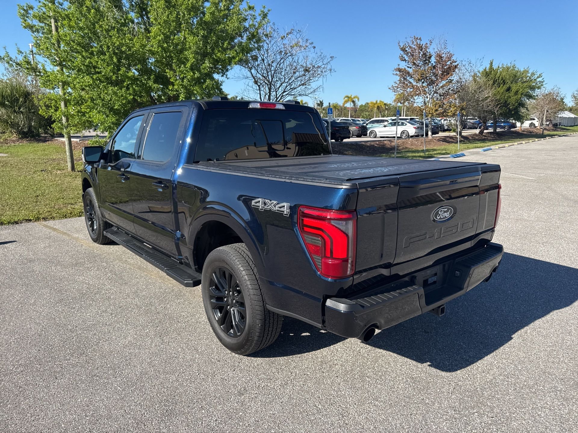 View vehicle photo 7