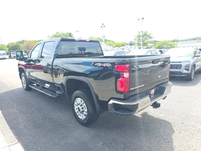 Used 2025 Black Chevrolet LT image 4