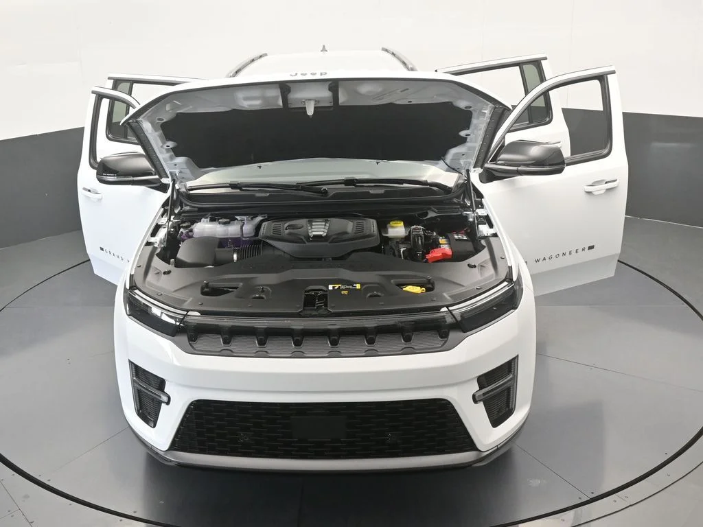 New 2026 Bright White Clear-Coat Exterior Paint Jeep Limited Altitude image 68