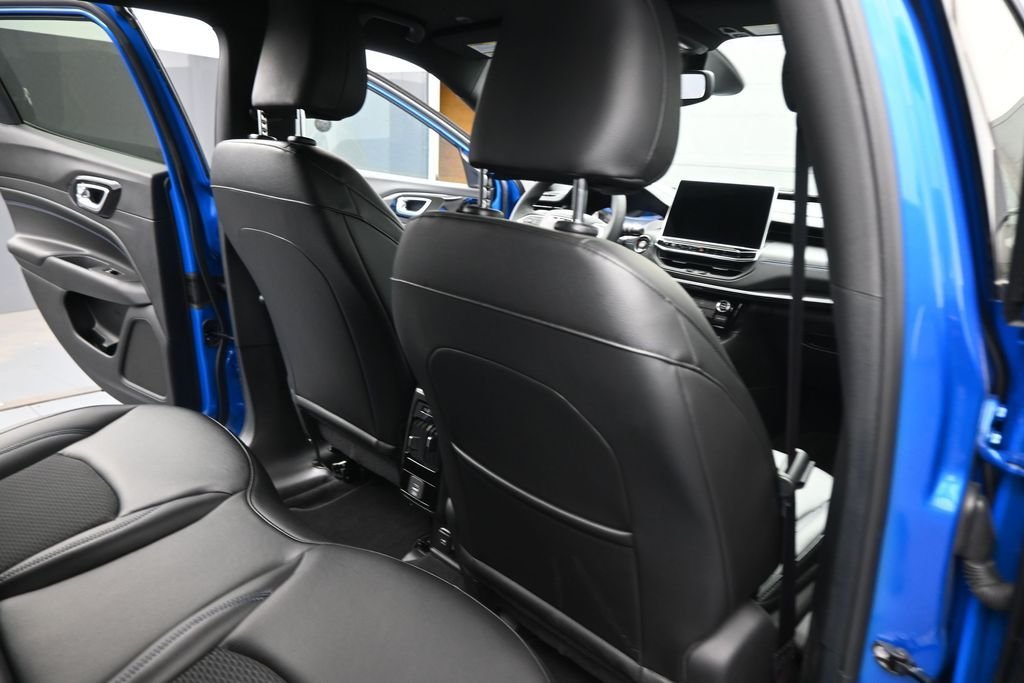 New 2026 Hydro Blue Pearlcoat Jeep Latitude image 14
