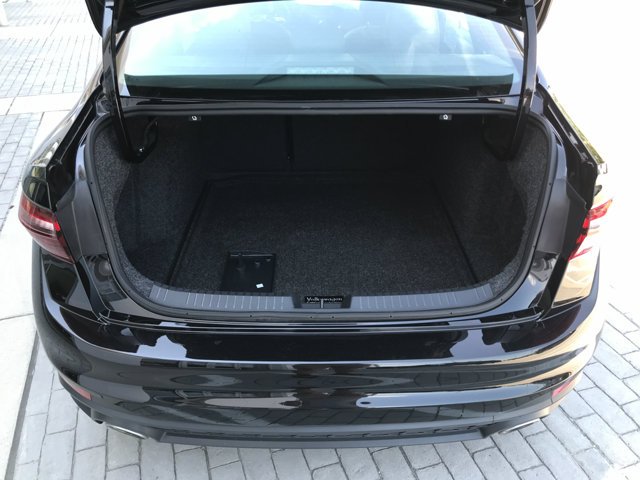 Certified Used 2024 Deep Black Pearl Volkswagen Autobahn image 28