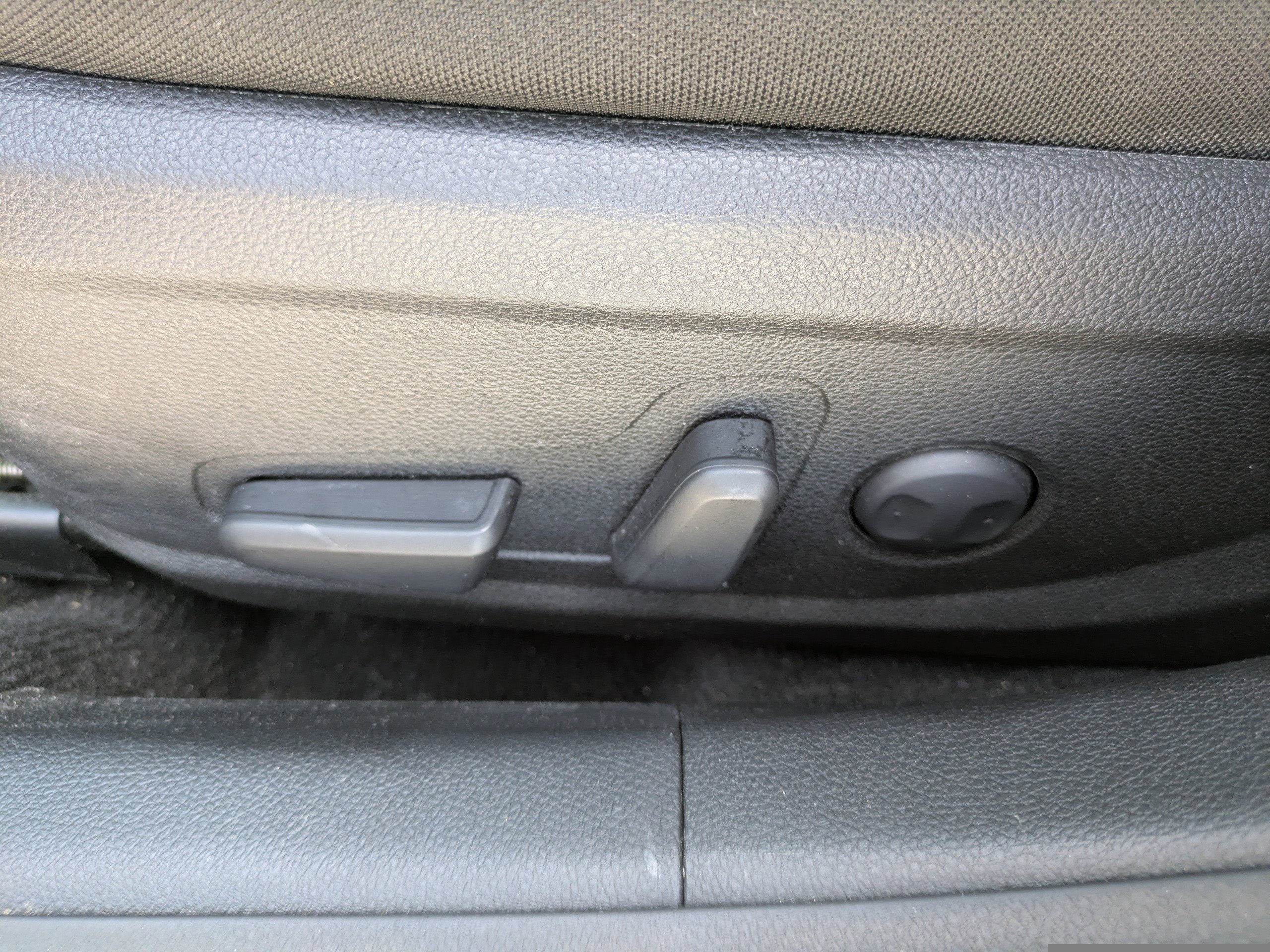 Used 2018 Titanium Silver Kia LX image 18