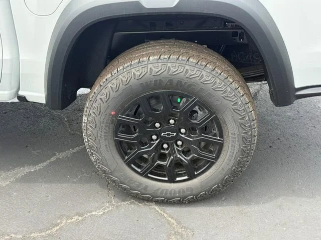 New 2026 Summit White Chevrolet Trail Boss image 5