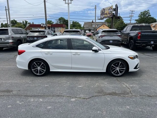 Used 2024 White Honda Touring image 11
