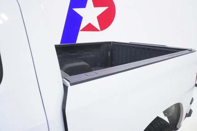 Used 2022 WHITE Chevrolet Custom image 10