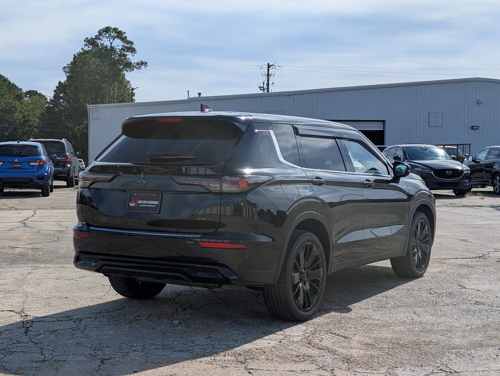 New 2026 Black Mitsubishi LE image 7