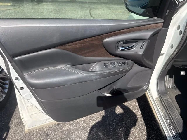 Used 2023 White Nissan Platinum image 35