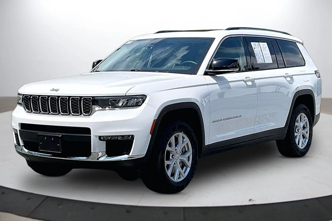 Used 2023 White Jeep Limited image 4