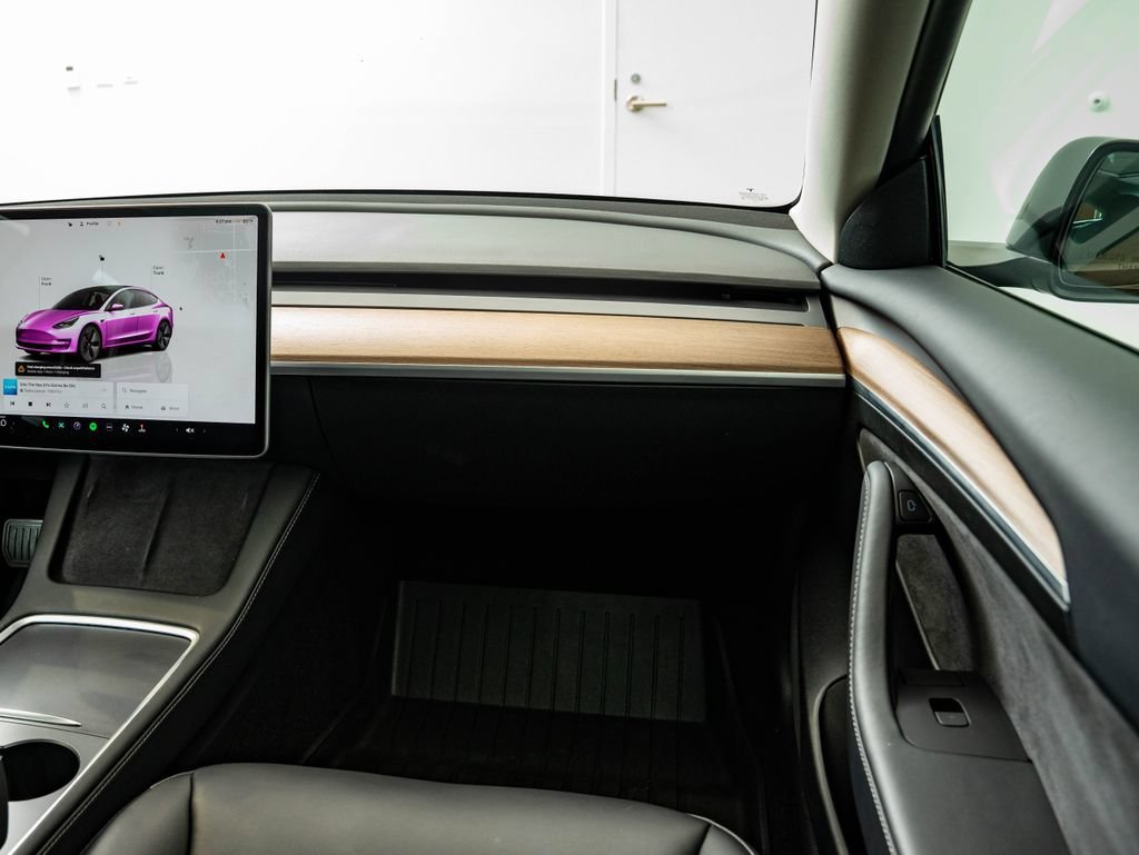 Used 2023 Black Tesla  image 42