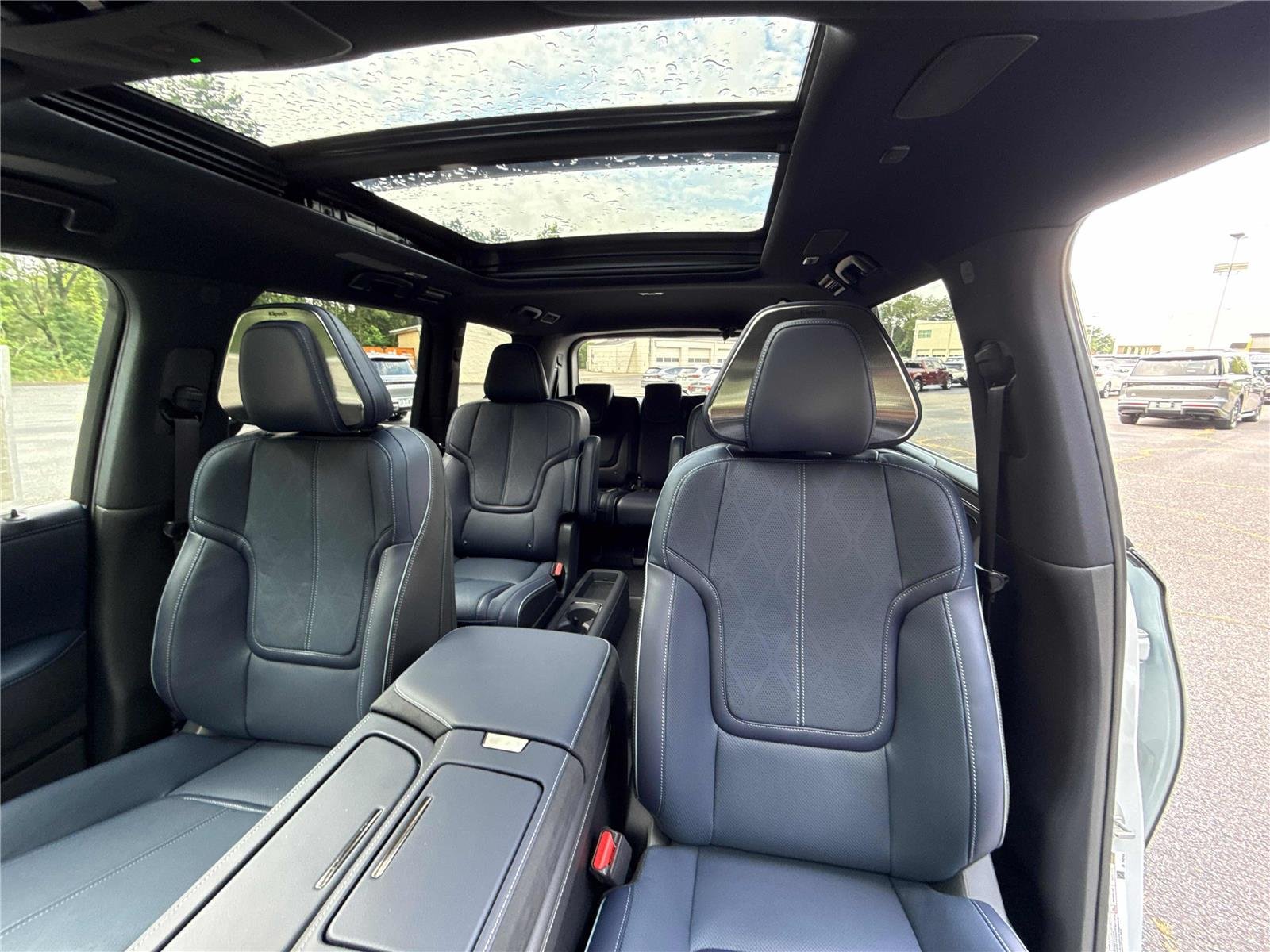 New 2027 RADIANT WHITE INFINITI Sport 4WD image 25
