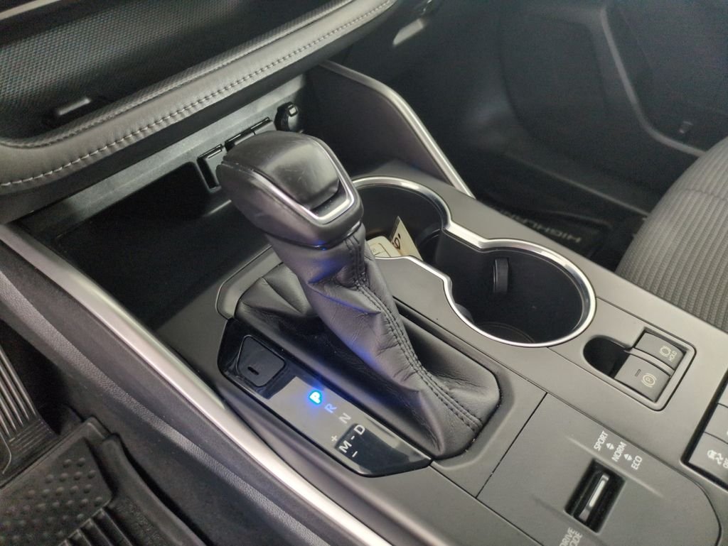 Used 2020 Blueprint Toyota LE image 24