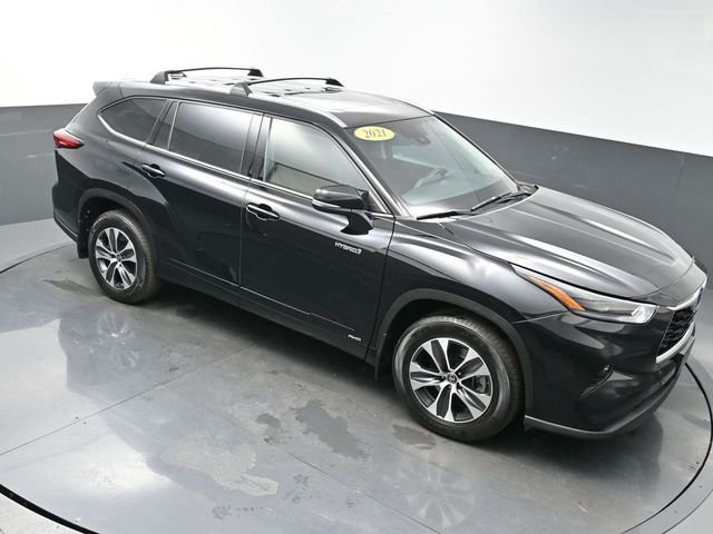 Used 2021 Black Toyota XLE image 59