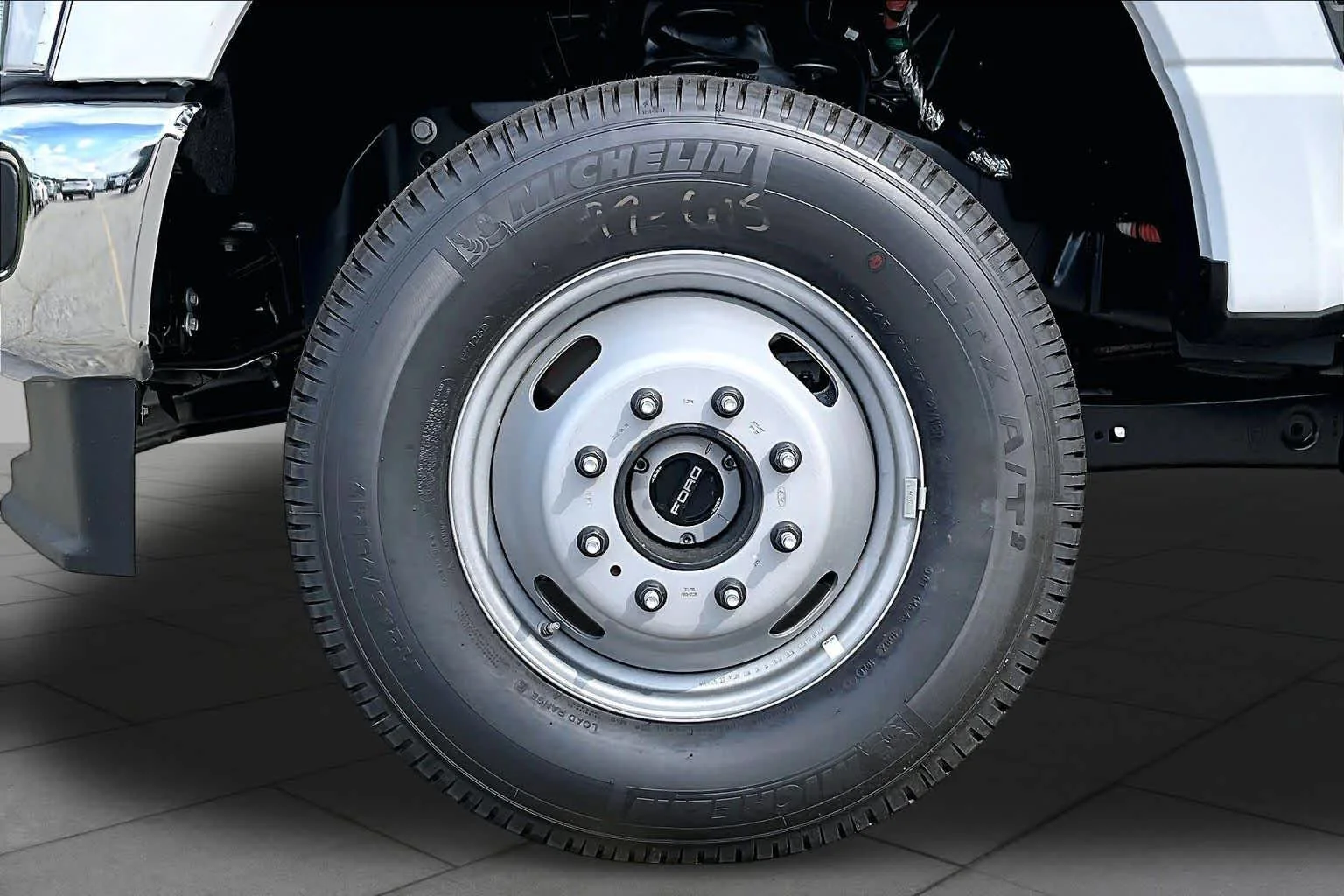 New 2026 Oxford White Ford XLT image 17