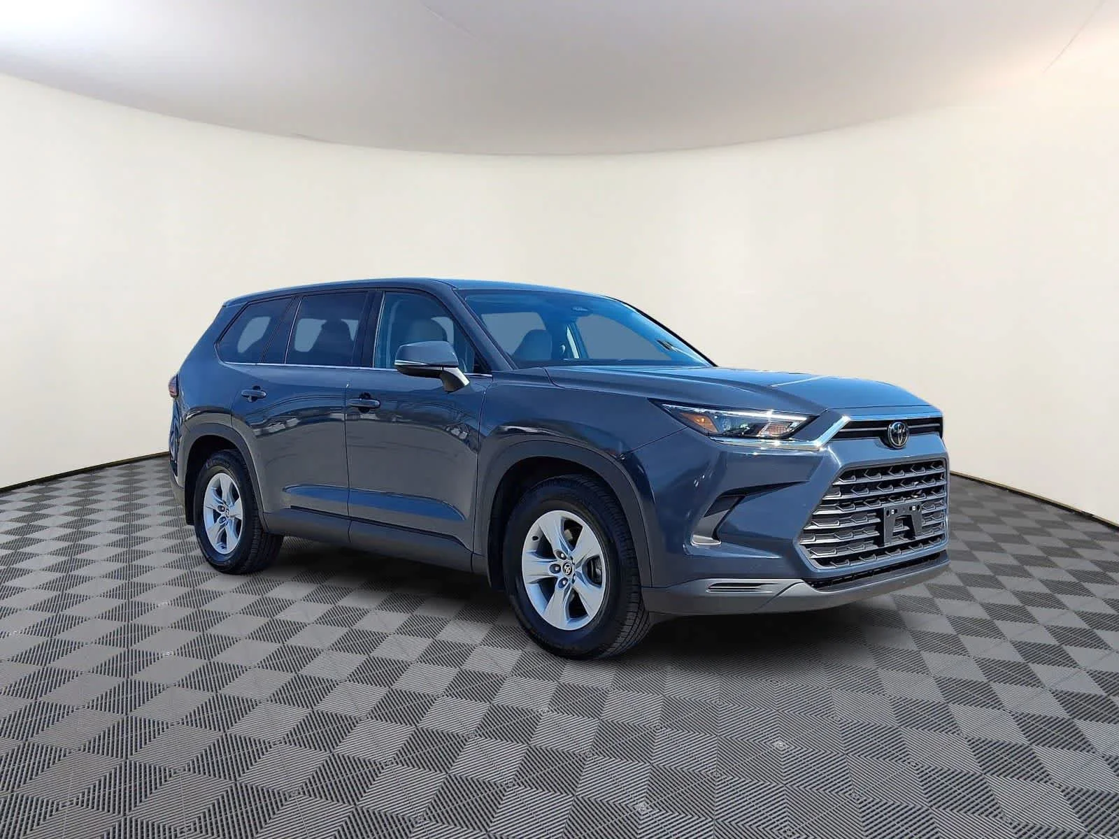 Used 2025 Storm Cloud Toyota LE image 5