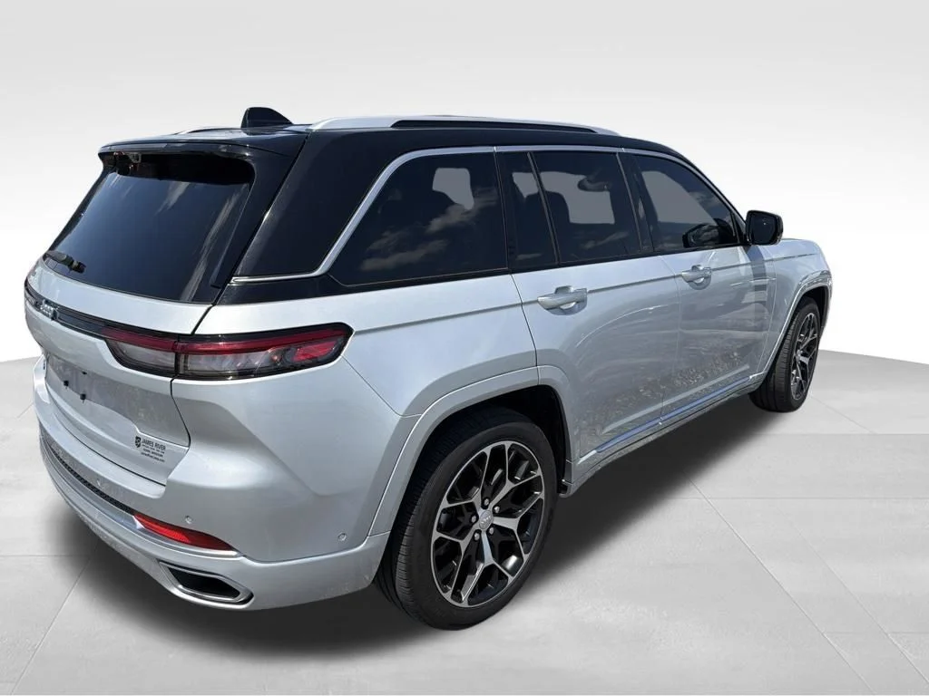 Used 2022 Silver Jeep Summit Reserve 4xe image 22