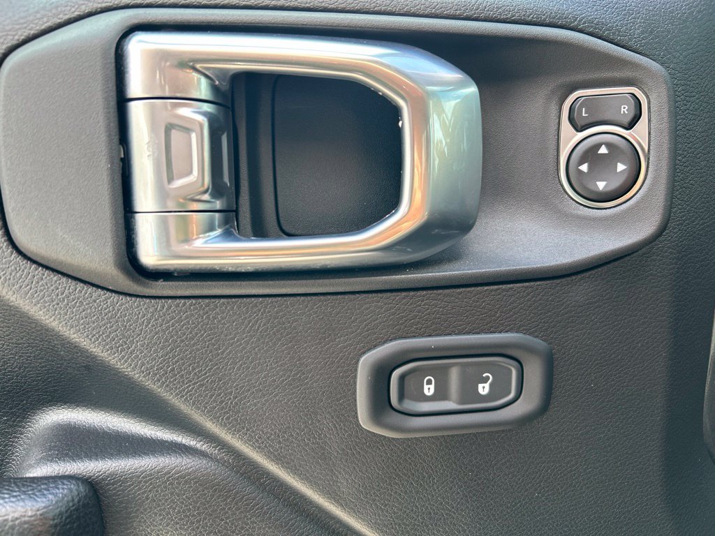 Used 2023 Gray Jeep  image 13