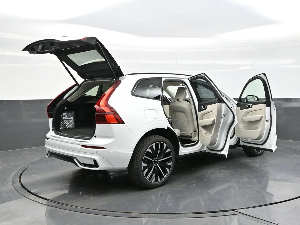 New 2026 White Volvo T8 Ultra image 59