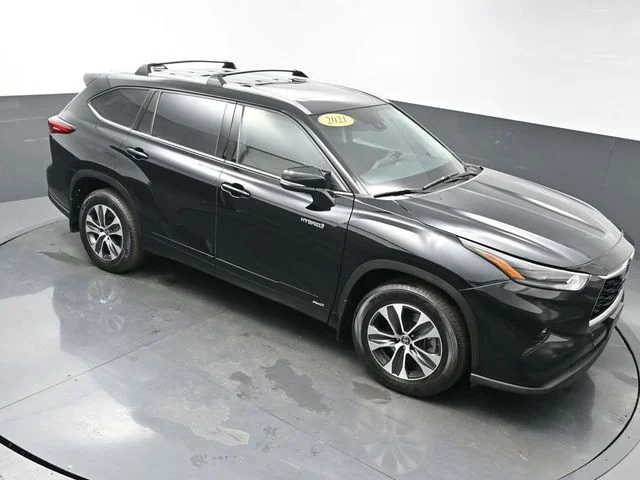 Used 2021 Black Toyota XLE image 59