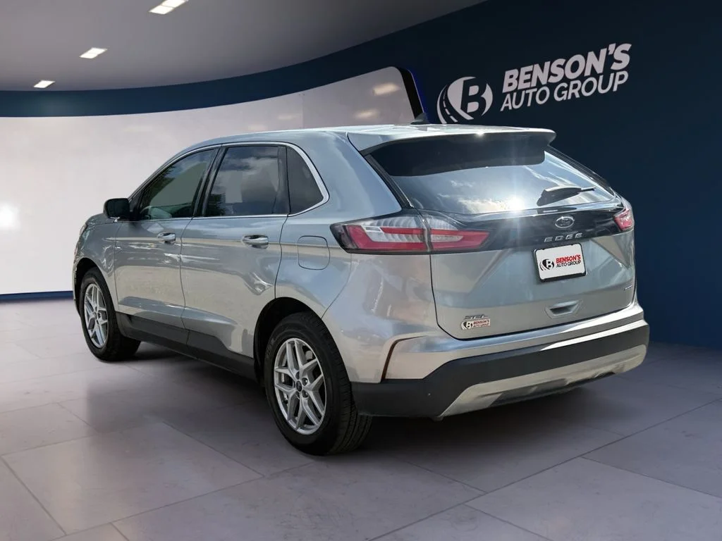 Used 2024 Silver Ford SEL image 3