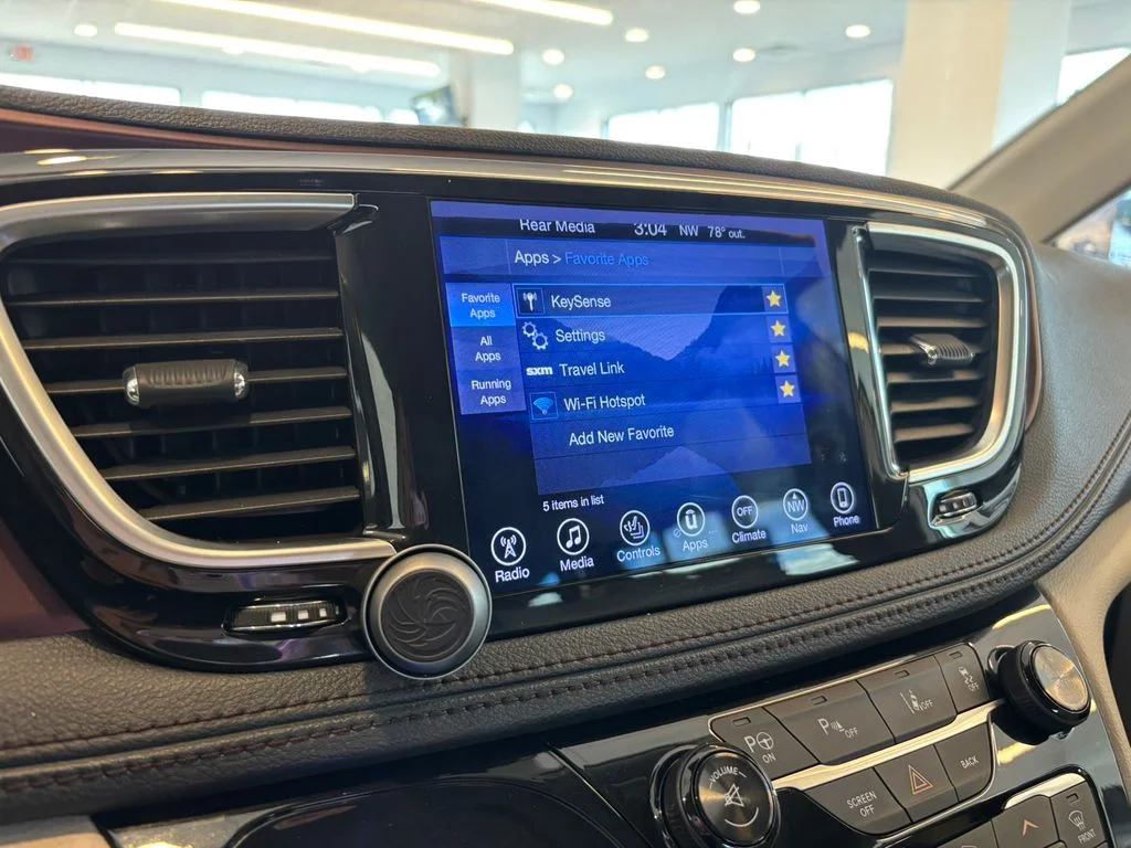 Used 2017 Silver Chrysler Limited image 19