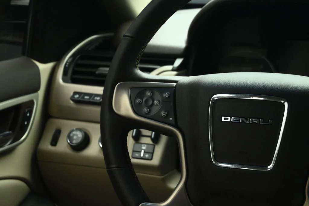Used 2020 Silver GMC Denali image 43