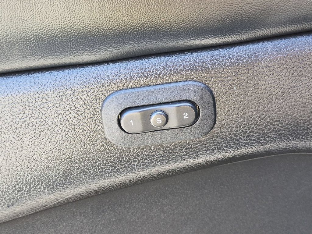 Used 2020 Gray Jeep Limited image 12