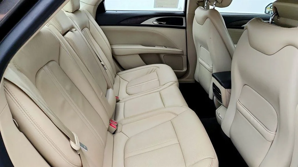Used 2017 Magnetic Grey Metallic Lincoln Reserve FWD w/ Power Moonroof, 19