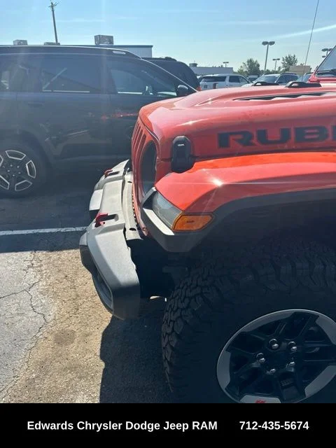 Used 2018 Orange Jeep Rubicon image 9