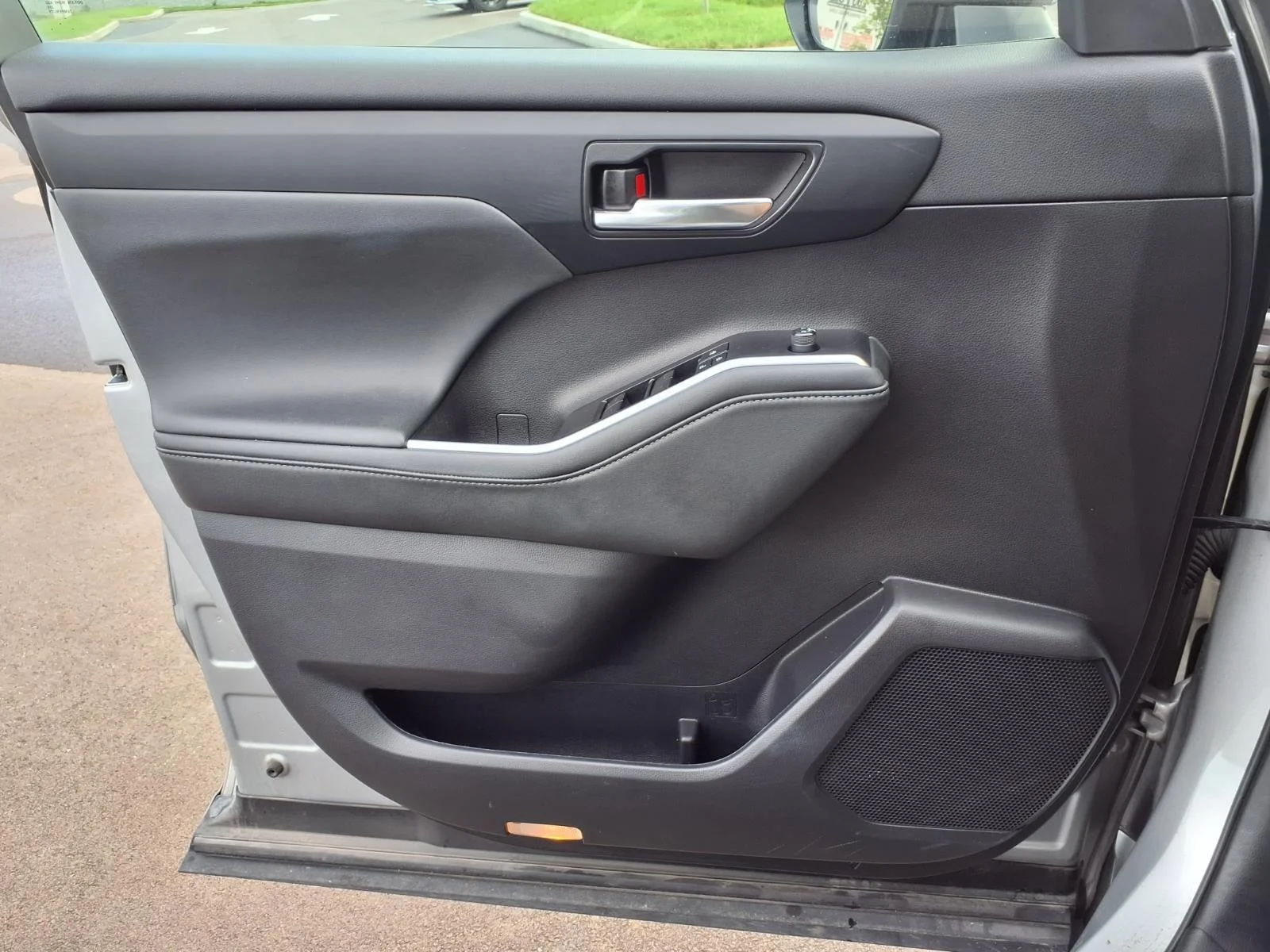 Used 2022 Celestial Silver Metallic Toyota XLE image 21