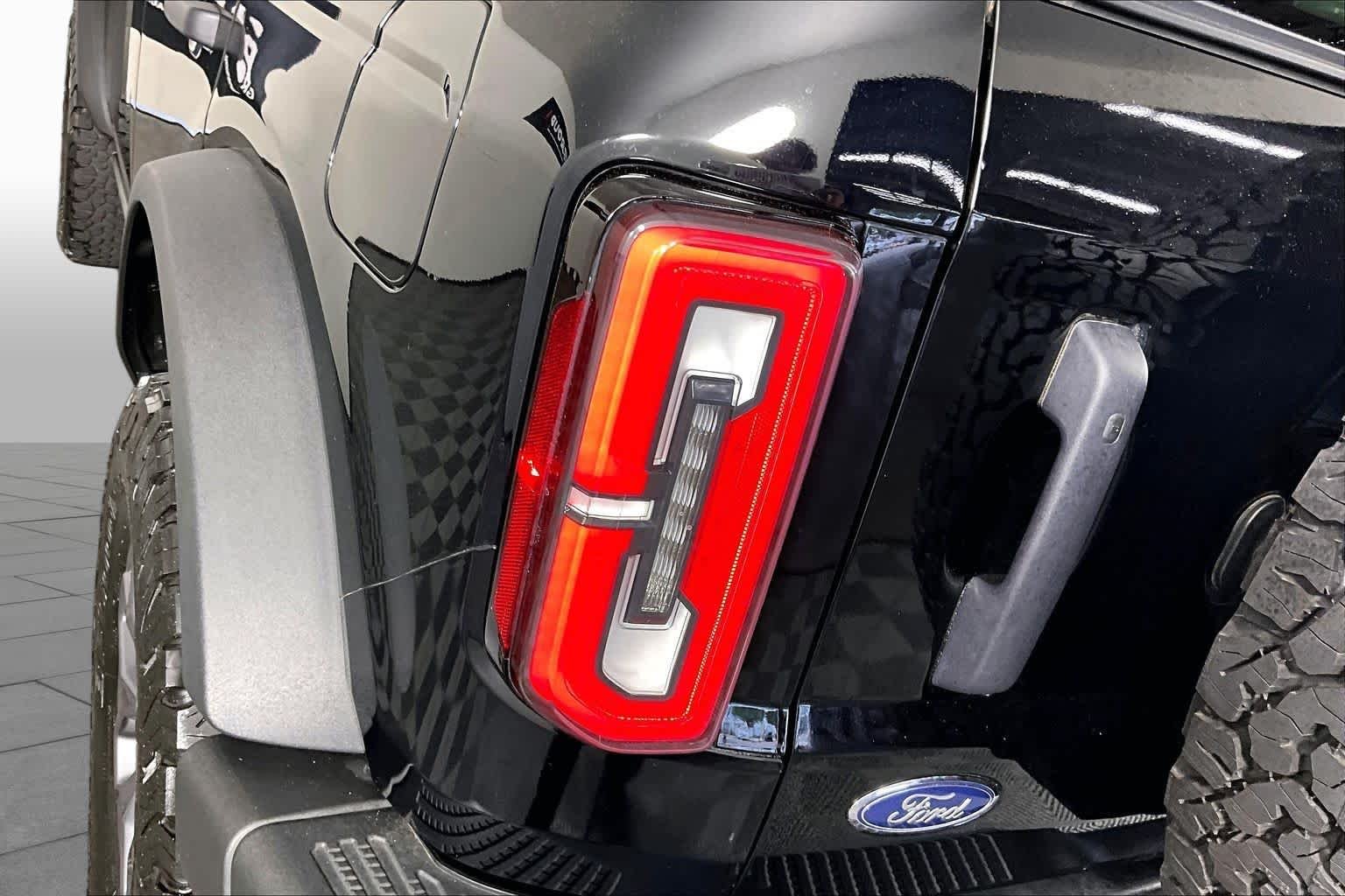 Used 2025 Shadow Black Ford Badlands image 27