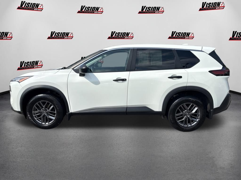 Used 2021 White Nissan S image 9