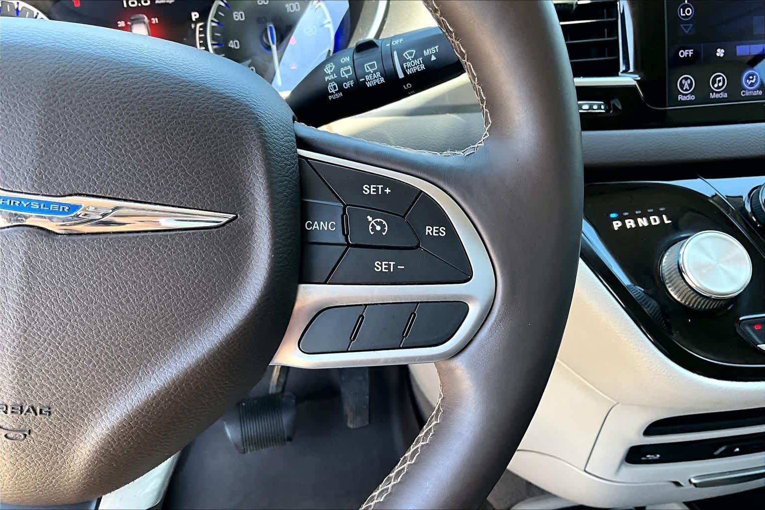 Used 2017 Tusk White Chrysler Touring-L Plus image 21