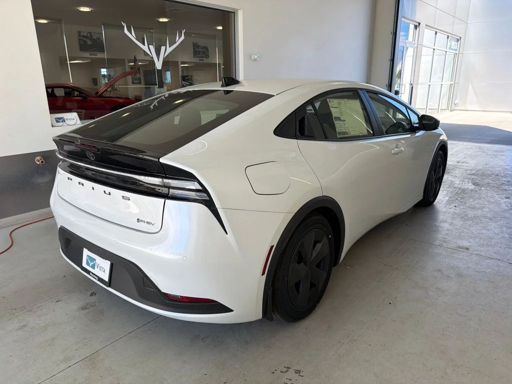 New 2026 Wind Chill Pearl <sup>1</sup> Toyota  SE image 6
