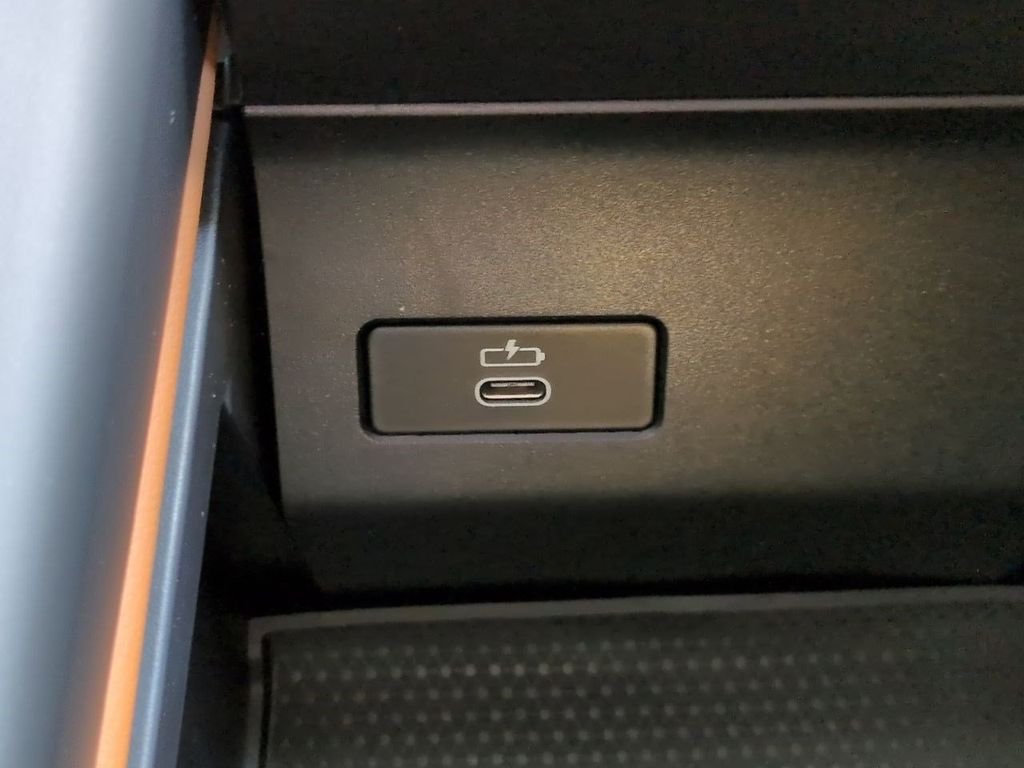 New 2026 Manhattan Green Metallic BMW xDrive40i image 23