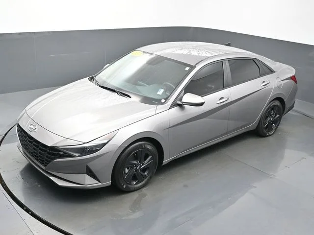 Used 2023 Silver Hyundai SEL image 39