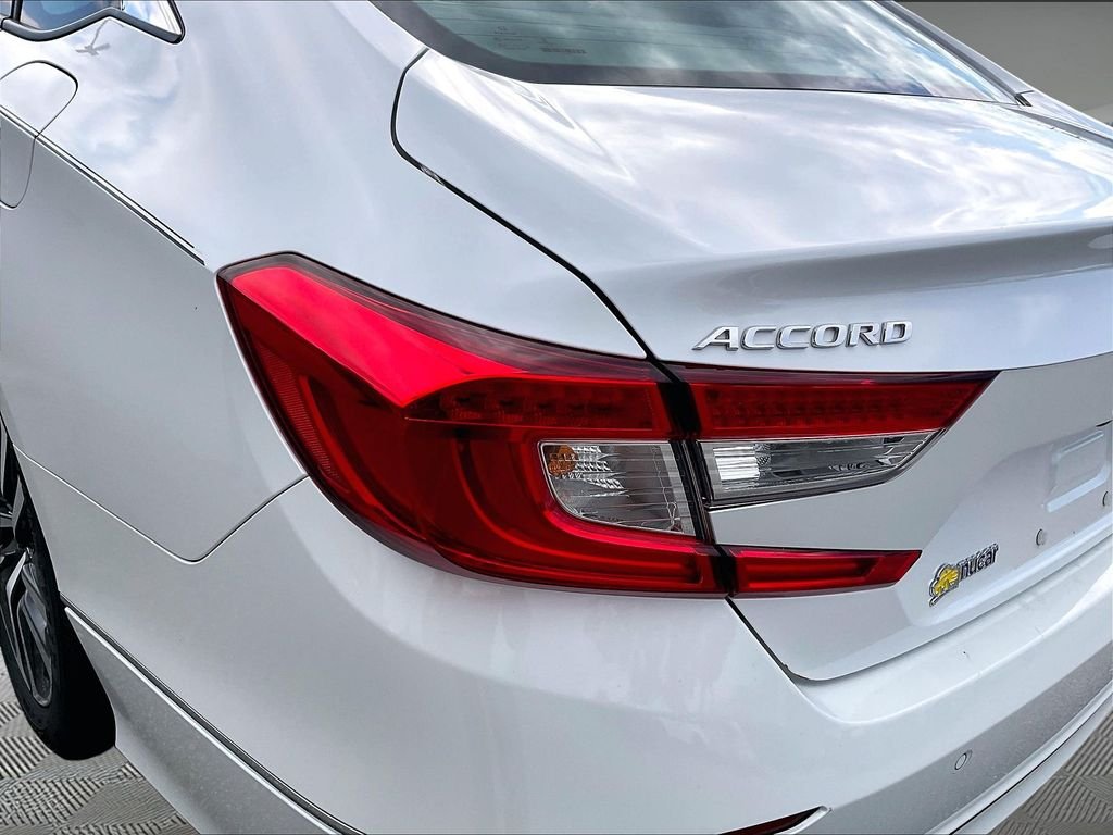 Used 2021 White Honda EX-L image 32
