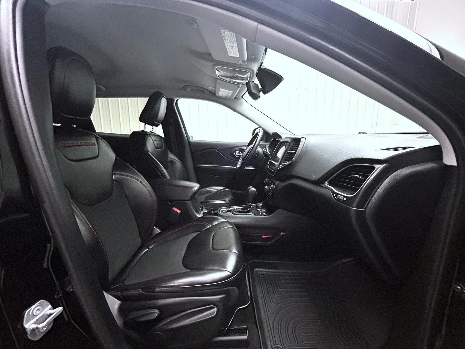 Used 2019 Black Jeep Trailhawk image 15